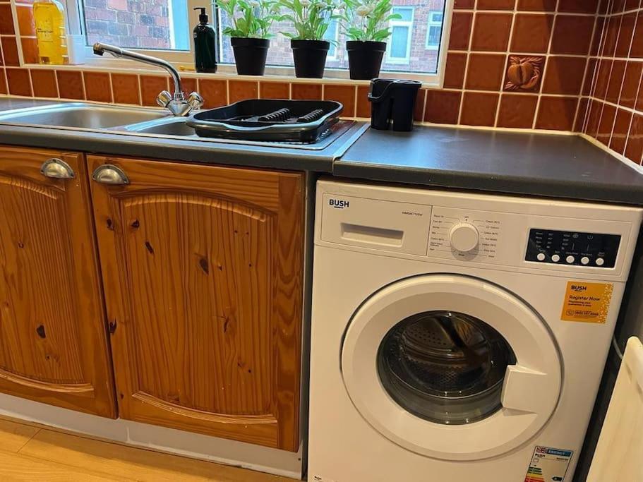 Ovington Grove 2 Fully Equipped Kitchen Free Parking 3 Bedrooms Netflix Newcastle upon Tyne Exterior photo